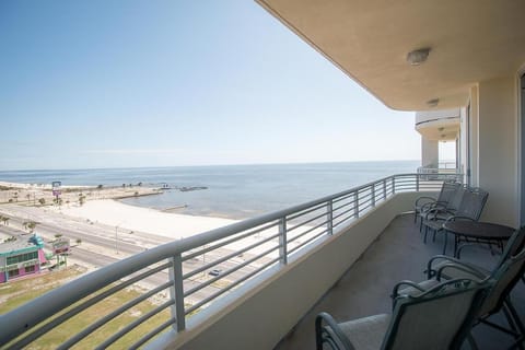 Ocean Club 906 Grand Apartment in Biloxi