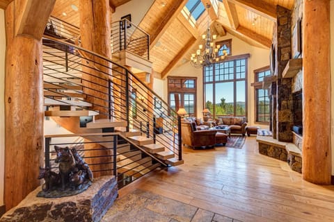 Fox Paw Lodge - Luxury Ski In Out Chalet w Views House in Breckenridge