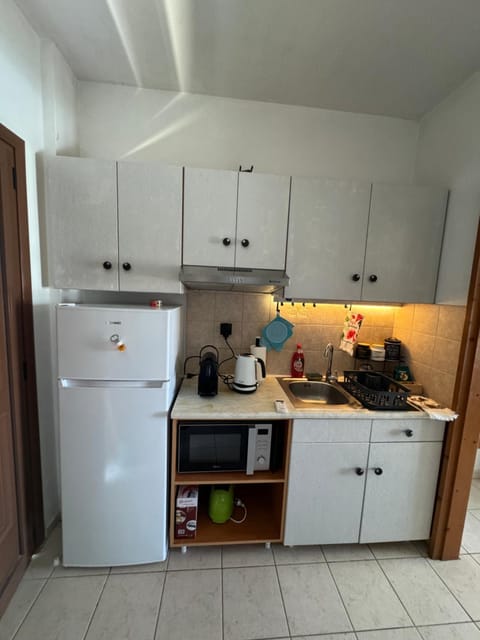 Coffee/tea facilities, Kitchen or kitchenette, oven, stove, toaster