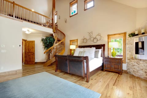 Stunning 6BR Lodge w Beautiful Mt Quandary Views Casa in Blue River