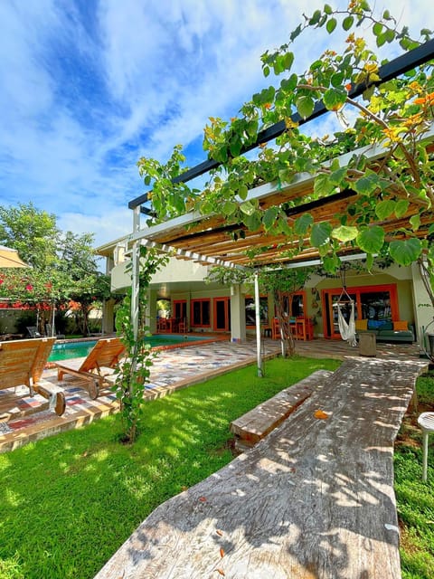 Patio, Garden, Swimming pool