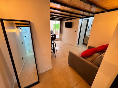 Apart con terraza en Florida E2 Apartment in L'Hospitalet de Llobregat