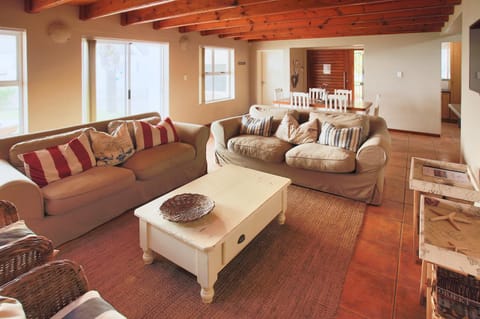 Communal lounge/ TV room, TV and multimedia, Living room, Seating area