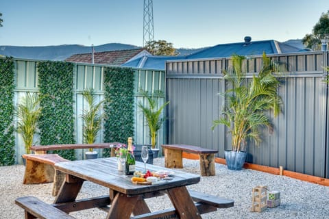 View (from property/room), Dining area, Mountain view