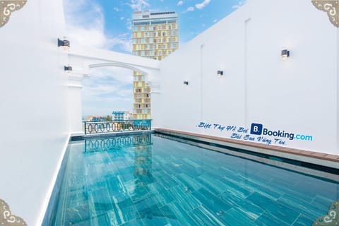 Day, Pool view, Swimming pool, sunbed