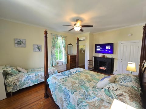 Bedroom, fireplace, air conditioner