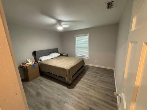 Completely renovated unit 3 Apartment in Tallahassee