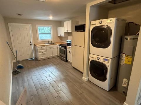 Completely renovated unit 3 Apartment in Tallahassee