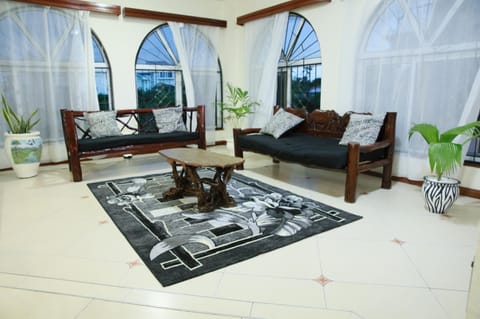 NYALI-ENSUITE ROOMs WITH SWIMMING POOL Vacation rental in Mombasa