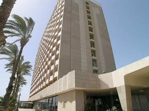 Mandarin Hotel 1BD Beach Flat Apartment in Tel Aviv-Yafo