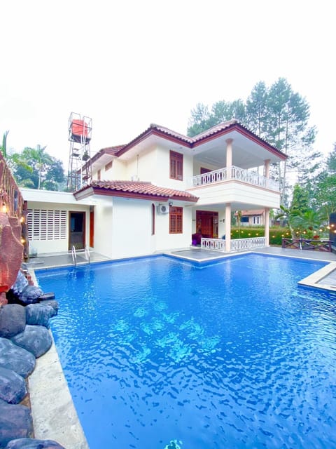 Property building, Pool view, Swimming pool