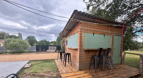 Cabanon dans le jardin Urlaubsunterkunft in Gaillac