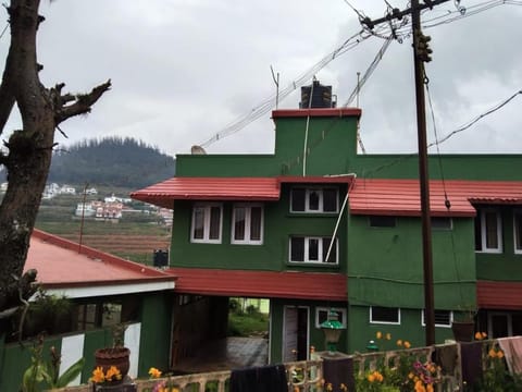 Sai hill top resorts Vacation rental in Ooty