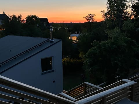 Property building, View (from property/room), Balcony/Terrace, City view