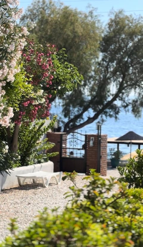 Facade/entrance, Garden, Sea view