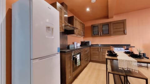 Kitchen or kitchenette, Dining area, dishwasher, minibar, oven, pet friendly, stove, toaster