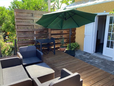 Patio, Day, Balcony/Terrace, Dining area