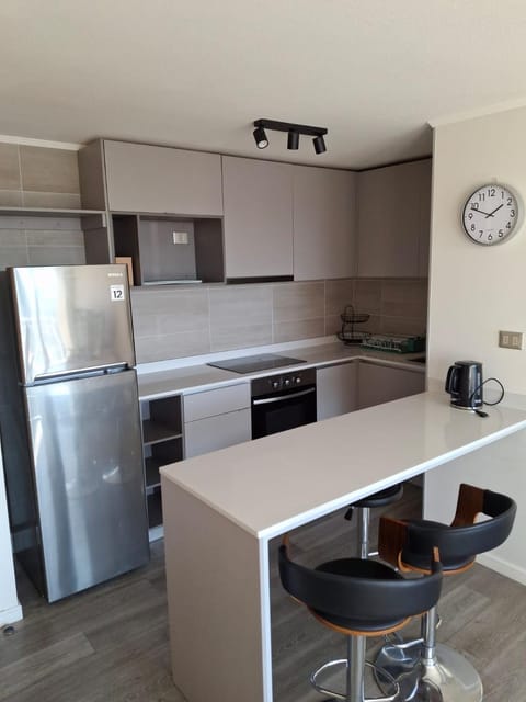 Kitchen or kitchenette, Dining area, oven