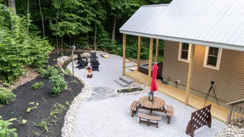 Garden, Hot Tub, Garden view, fireplace