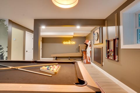 Billiard, Darts, Game Room