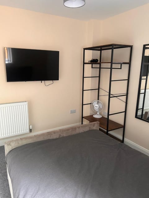 Brand new serviced 1 & 2 bed apartments with Open plan kitchens & Diner , FREE WIFI included Apartamento in Burton upon Trent