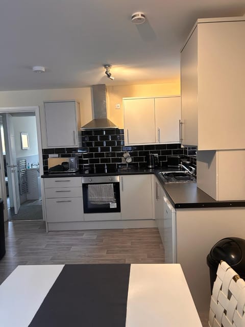 Brand new serviced 1 & 2 bed apartments with Open plan kitchens & Diner , FREE WIFI included Apartamento in Burton upon Trent