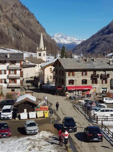 Natural landscape, Winter, Mountain view, Street view, Location