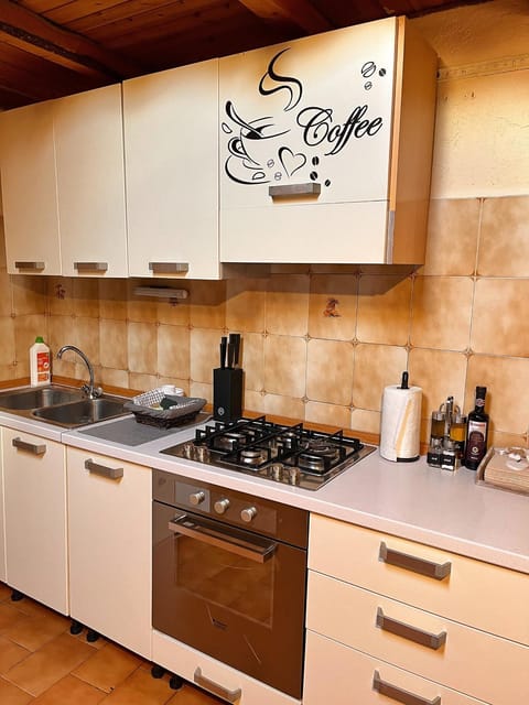 Kitchen or kitchenette, pet friendly, stove