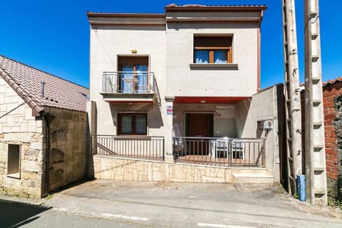 Fantástico chalet junto al mar by CABANA Rentals House in Sanxenxo