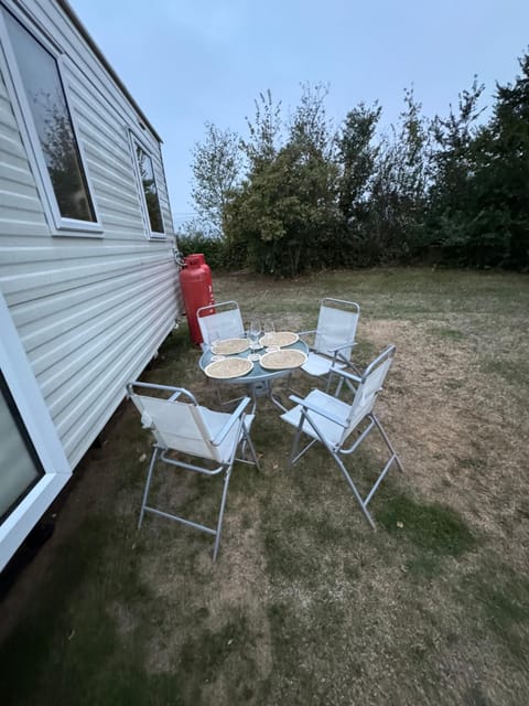 Meadowside Caravan Hire Haven Kent Coast Casa in Allhallows