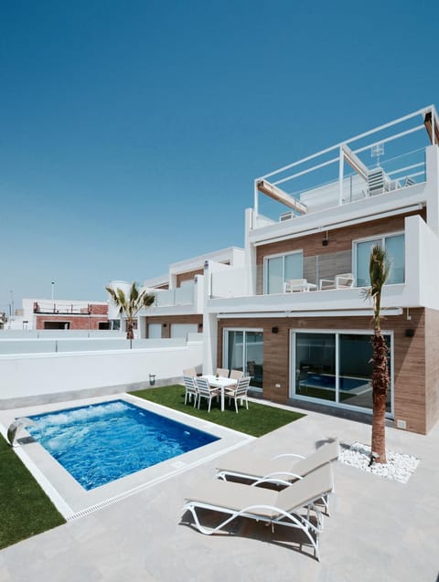 Property building, Garden, Balcony/Terrace, Swimming pool