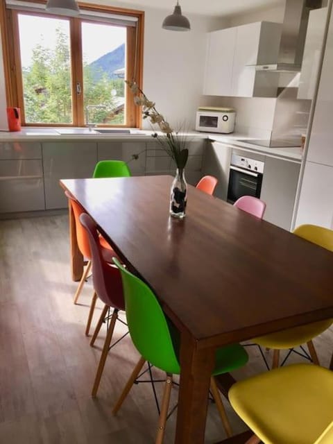 Jangilau - Large, triple aspect apartment in central Morzine Apartment in Les Gets