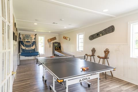 Game Room, Game Room, Table tennis, Table tennis