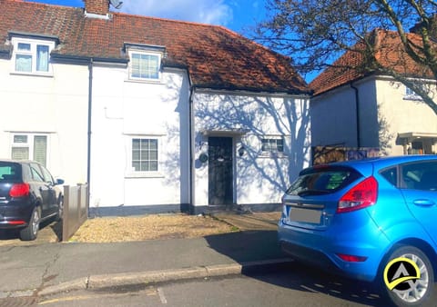 Property building, Day, Street view, Parking