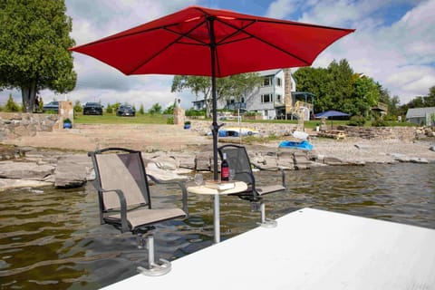 ZaLo Manor House Lakefront hot tub pets House in Lake Champlain