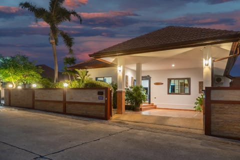 Villa Sabai, minutes to the Beach and City Pattaya House in Pattaya City