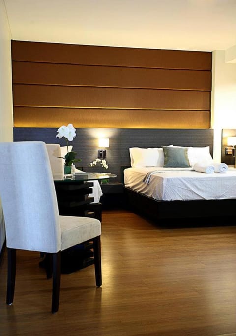 A Boutique Hotel LORENZZO SUITES MAKATI nr NAIA Airport Terminal 3 CBD Edsa Hotel in Pasay