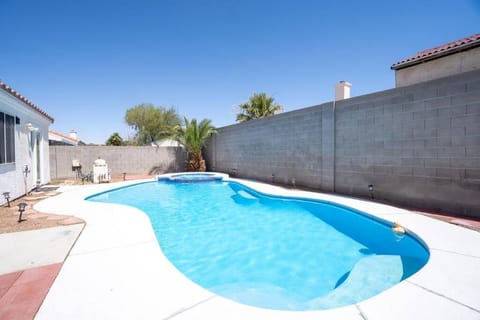 Day, Pool view, Swimming pool, sunbed