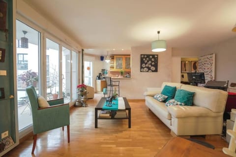 Suresnes Serenity Apartment in Puteaux