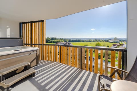 Natural landscape, Hot Tub, View (from property/room), Balcony/Terrace