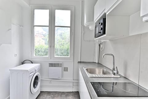 Kitchen or kitchenette, washing machine