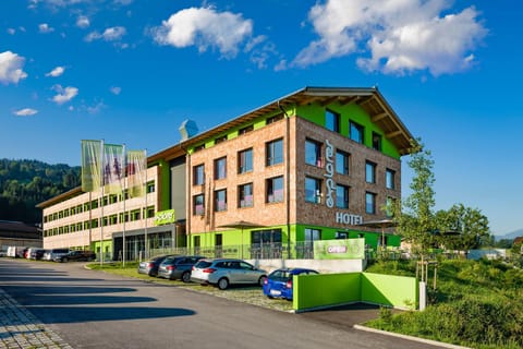 Property building, Day, Summer, Parking