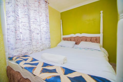 Spacious 2-Bedroom Retreat in Kahawa West with Free Wi-Fi Vacation rental in Nairobi