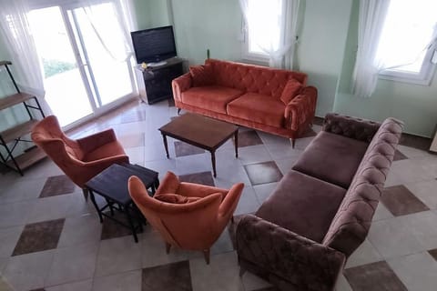 Communal lounge/ TV room, TV and multimedia, Living room, Seating area