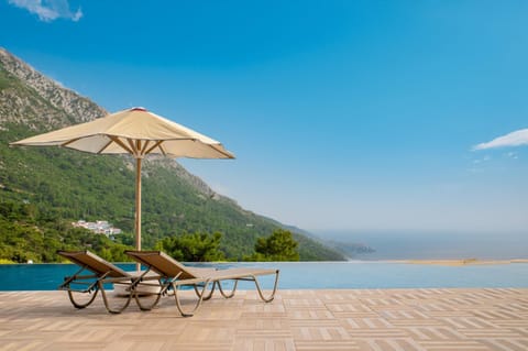 Pool view, Sea view