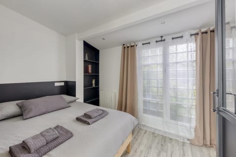 Bed, Photo of the whole room
