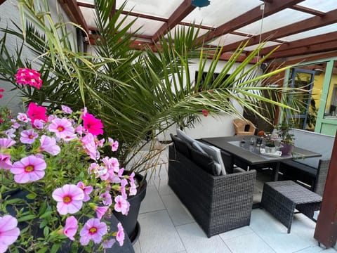 Garden, Balcony/Terrace, Seating area, Dining area