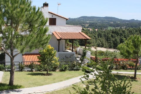 Elani Private Retreat - Villa Anna Garden Escape Villa in Halkidiki
