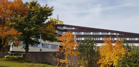 Property building, Facade/entrance, Spring, Day