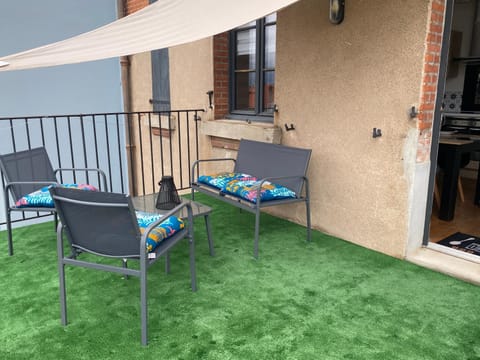 Patio, Spring, Day, Balcony/Terrace